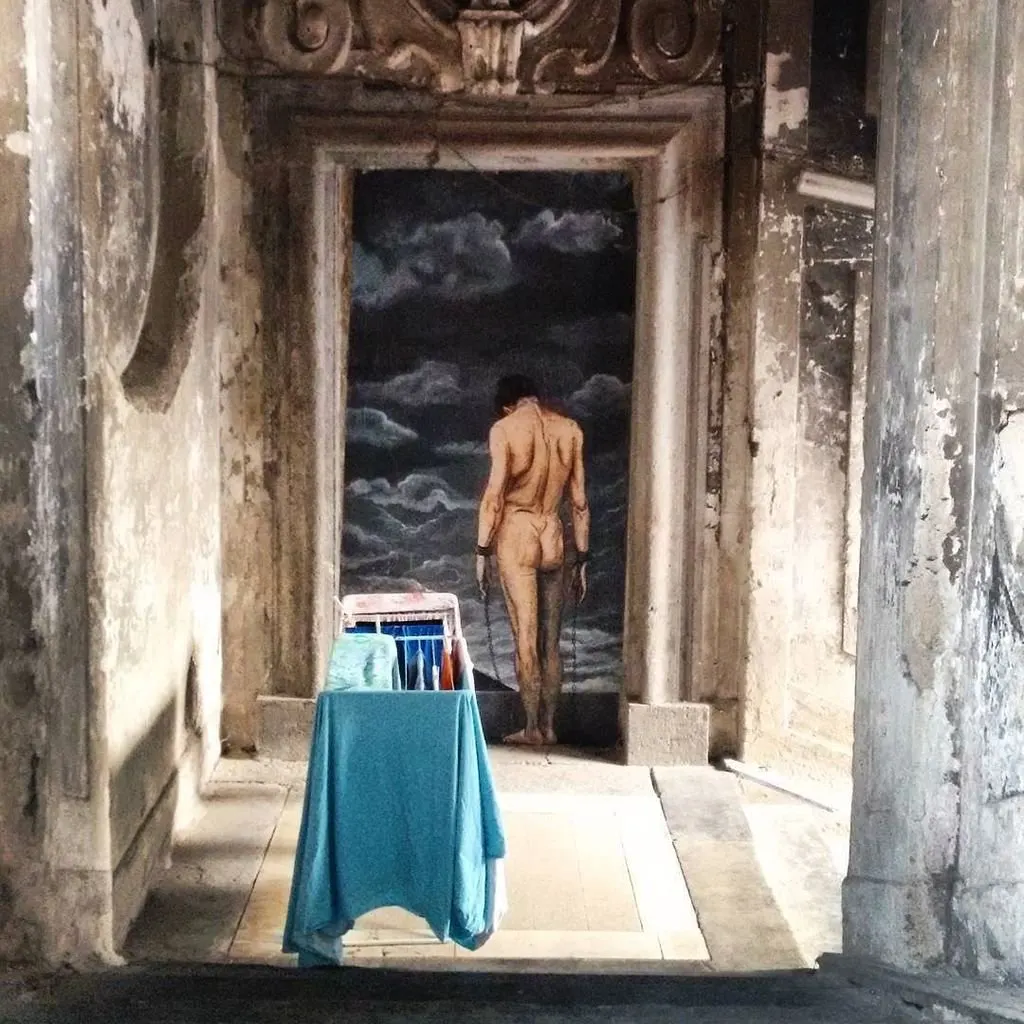 il vento pesa quanto le catene murales napoli