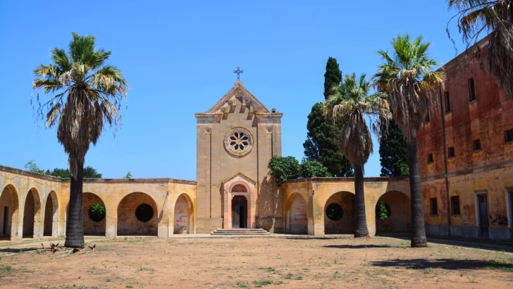 Monteruga: cosa vedere e come arrivare nella citt&agrave; fantasma in Salento