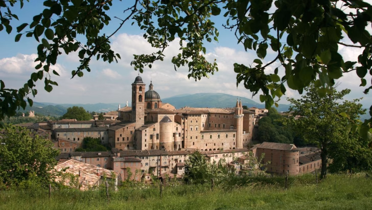 Cosa vedere a Urbino: Itinerario alla scoperta della citt&agrave; natale di Raffaello