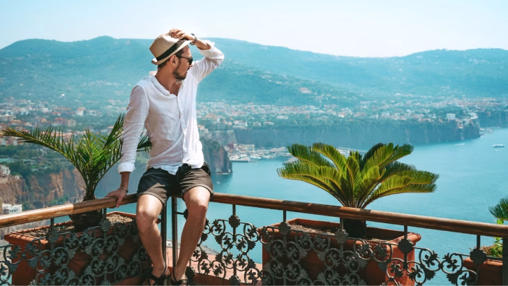 Locali gay a Positano, Sorrento e Torre Annunziata: Guida LGBTQ+ della Costiera Amalfitana