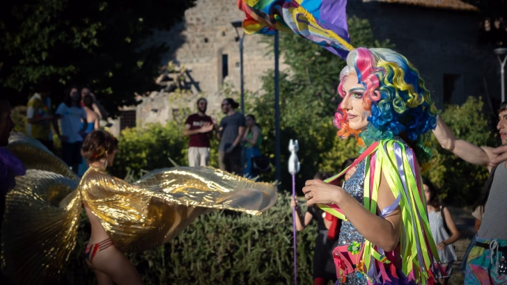 Locali gay a Viterbo: Guida LGBTQ+ con tutte le serate e le associazioni della Tuscia