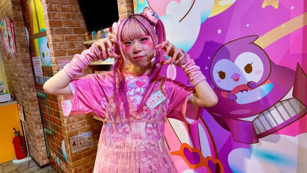 harajuku girl nel negozio Mooosh Squishy di Harajuku i migliori quartieri di tokyo itinerario compelto giappone