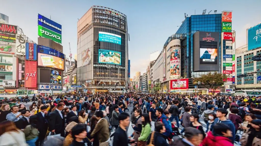 shibuya-crossing-incrocio-di-shibuya-a-tokyo-cosa-vedere-itinerario-completo-tokyo-quartieri-migliori-da-visitare