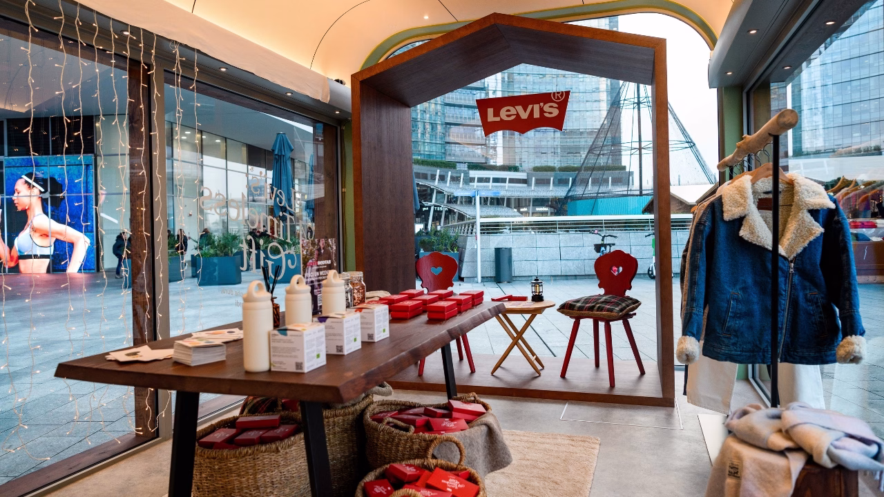 Chalet levi's piazza gae aulenti milano mercatino di natale