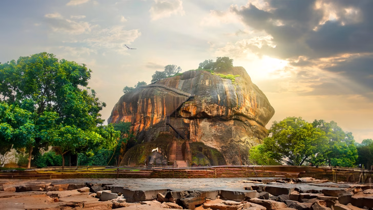 Le zampe del leone all'ingresso di Lion's Rock a Sigiriya in Sri Lanka