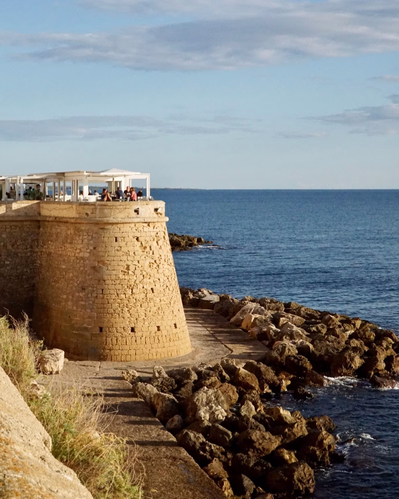 Il bastione di Gallipoli sulla spiaggia delle Purit&agrave;, il posto perfetto per vedere il tramonto