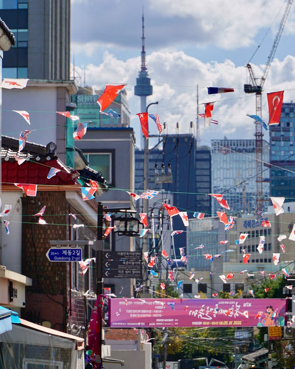 Vista urbana della zona di Jongno 3-ga a Seoul, area storica che ospita la Jongno Gay Street e numerosi bar gay locali
