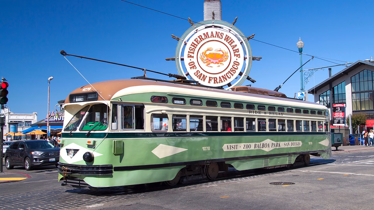 Tram storico a Fisherman&rsquo;s Wharf San Francisco, zona waterfront dove dormire in hotel gay friendly